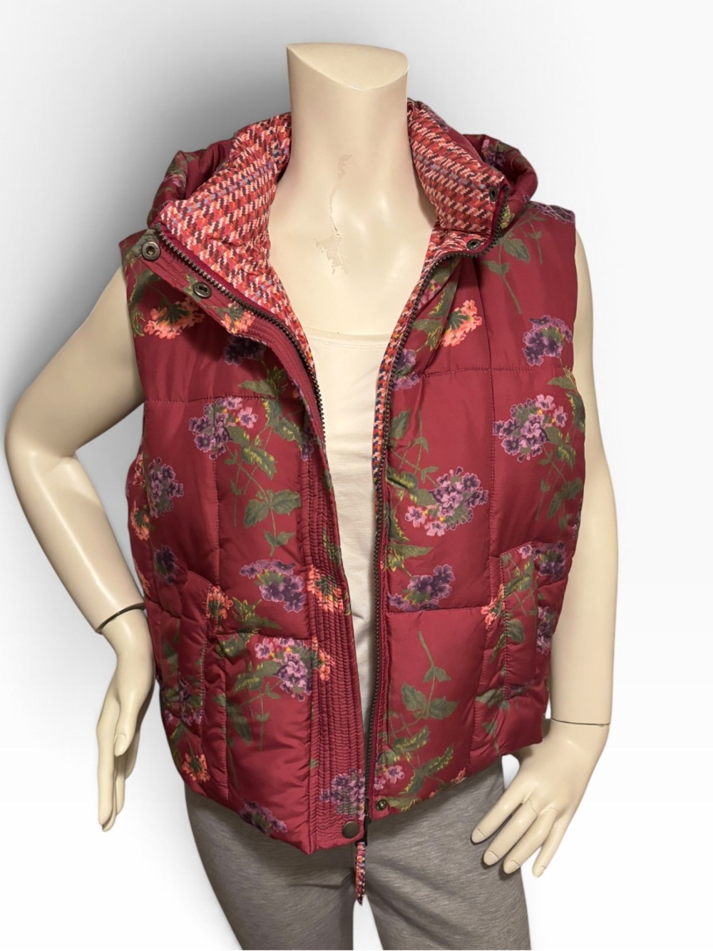 Sundance Quilted Floral Puffer Vest in Berry Red, size medium